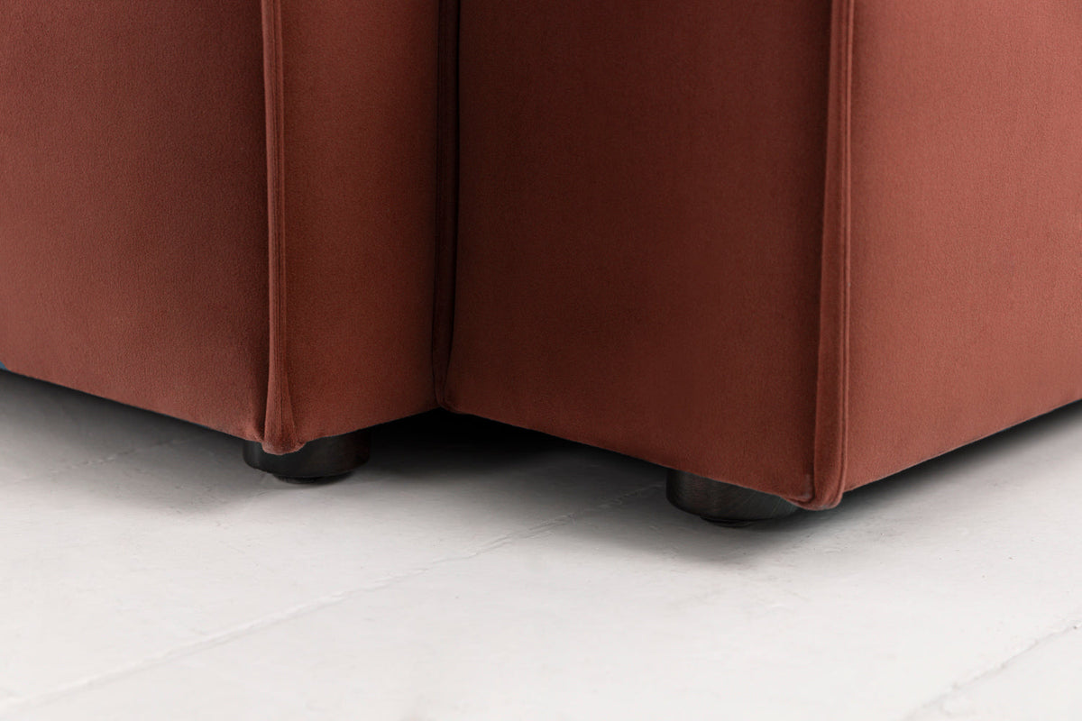 Zweisitzer-Sofa Model 03 mit Chaiselongue links