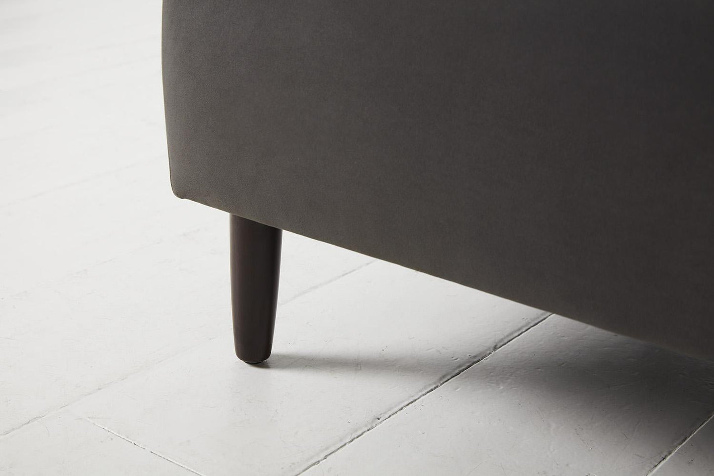 Dreisitzer-Sofa Model 05 mit Chaiselongue links