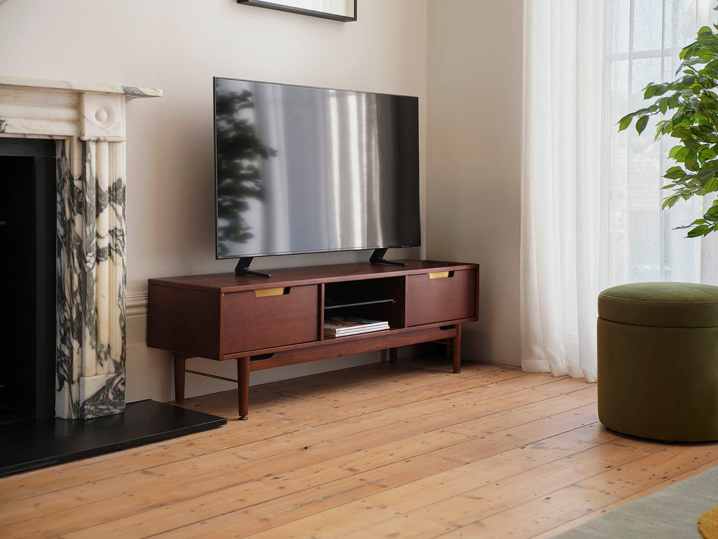 Fernsehschrank 01