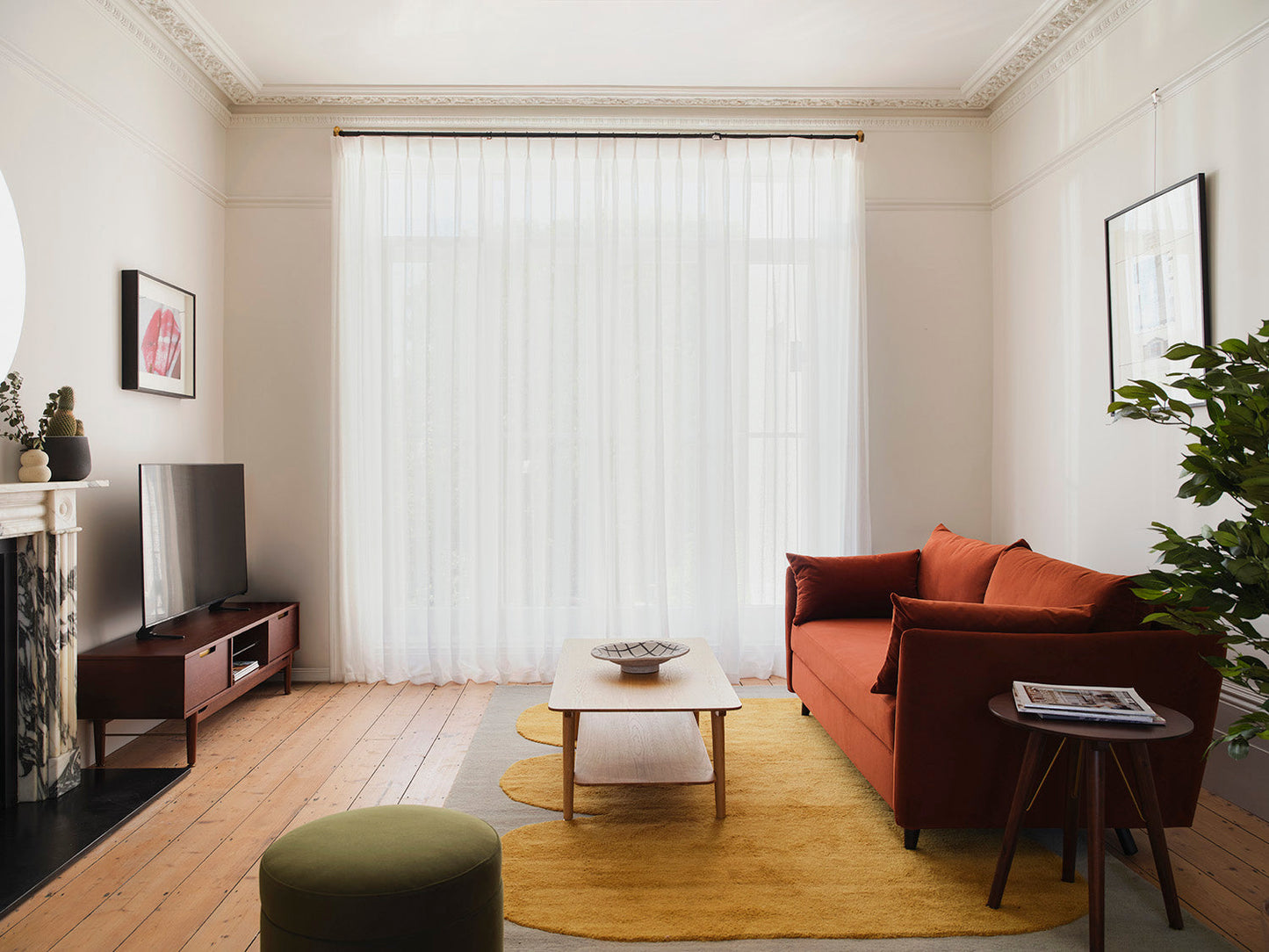 Fernsehschrank 01