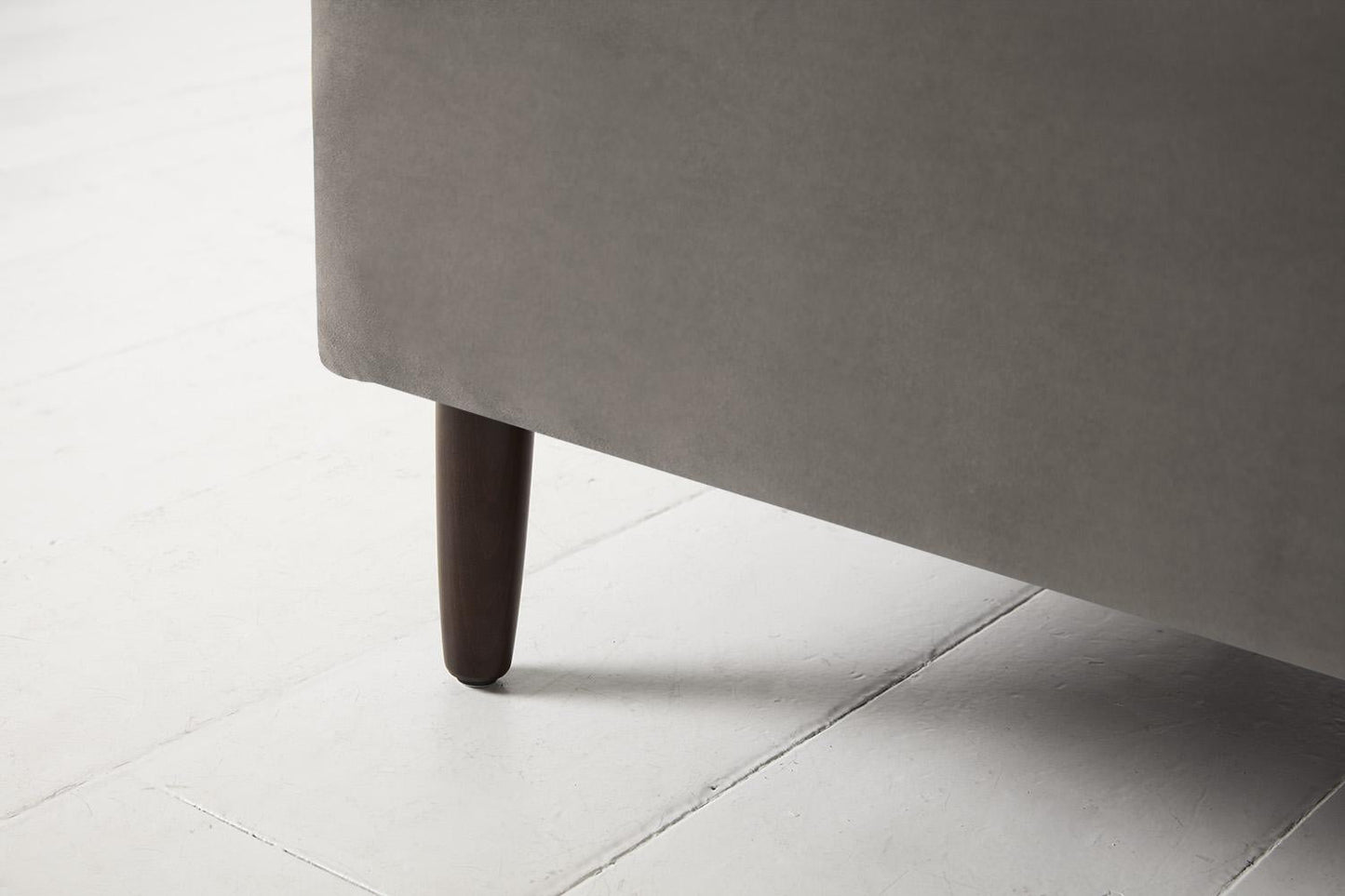 Dreisitzer-Sofa Model 05 mit Chaiselongue rechts
