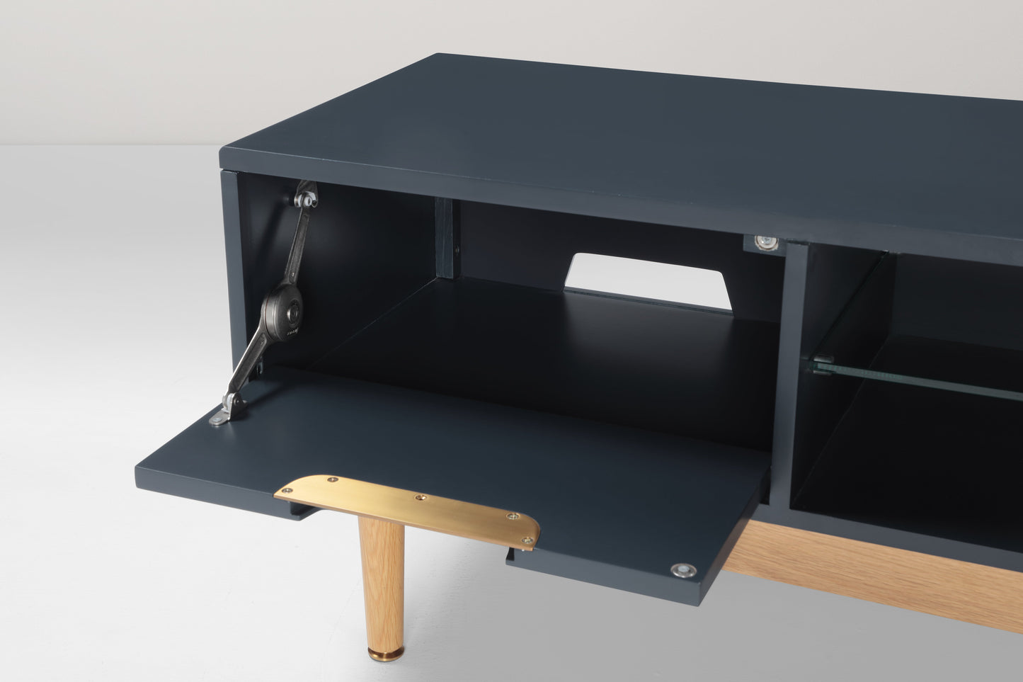 Fernsehschrank 01