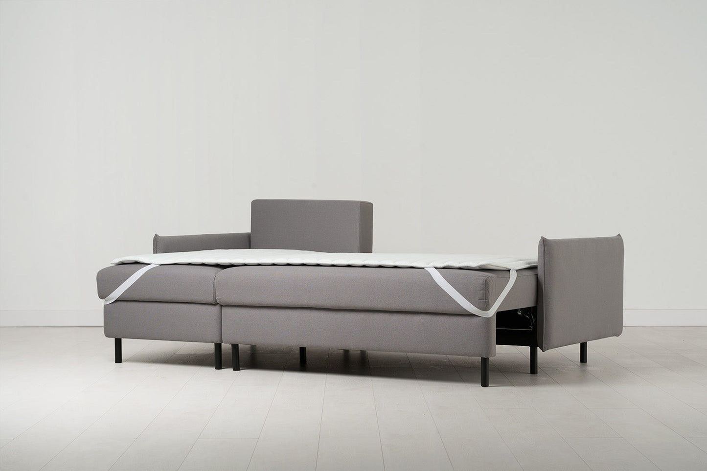 Dreisitzer-Sofa Model 12 mit Chaiselongue links