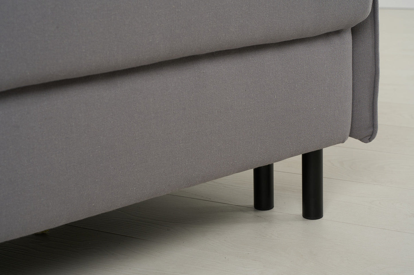 Dreisitzer-Sofa Model 12 mit Chaiselongue links