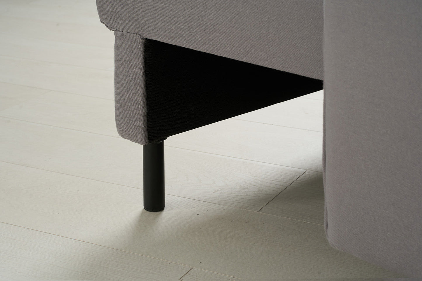 Dreisitzer-Sofa Model 12 mit Chaiselongue links