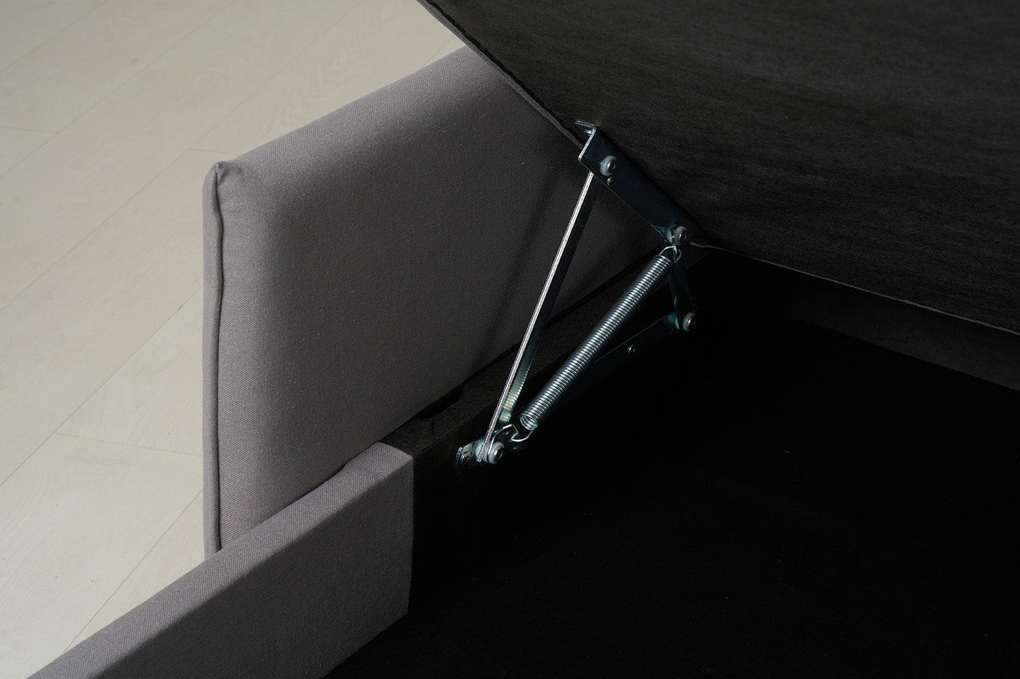 Dreisitzer-Sofa Model 12 mit Chaiselongue links