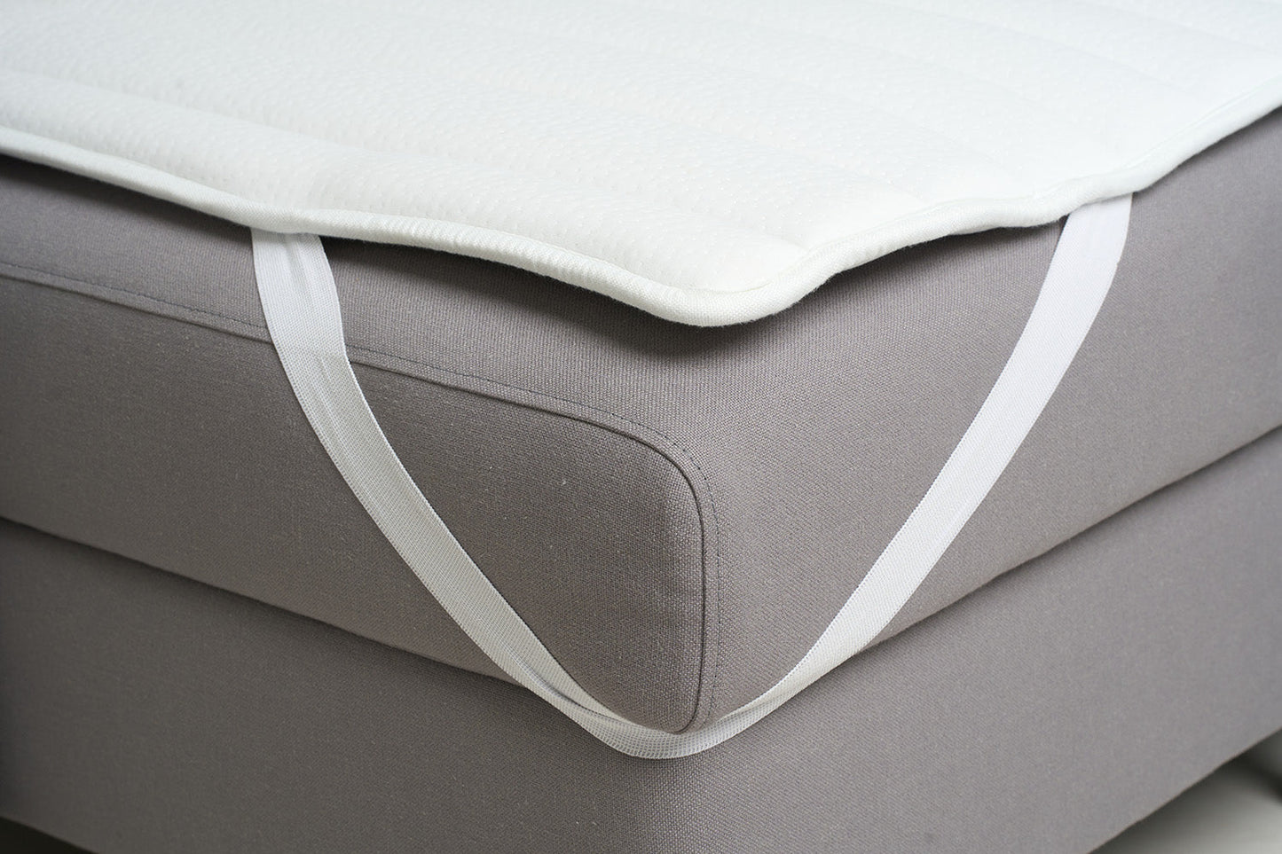 Dreisitzer-Sofa Model 12 mit Chaiselongue links