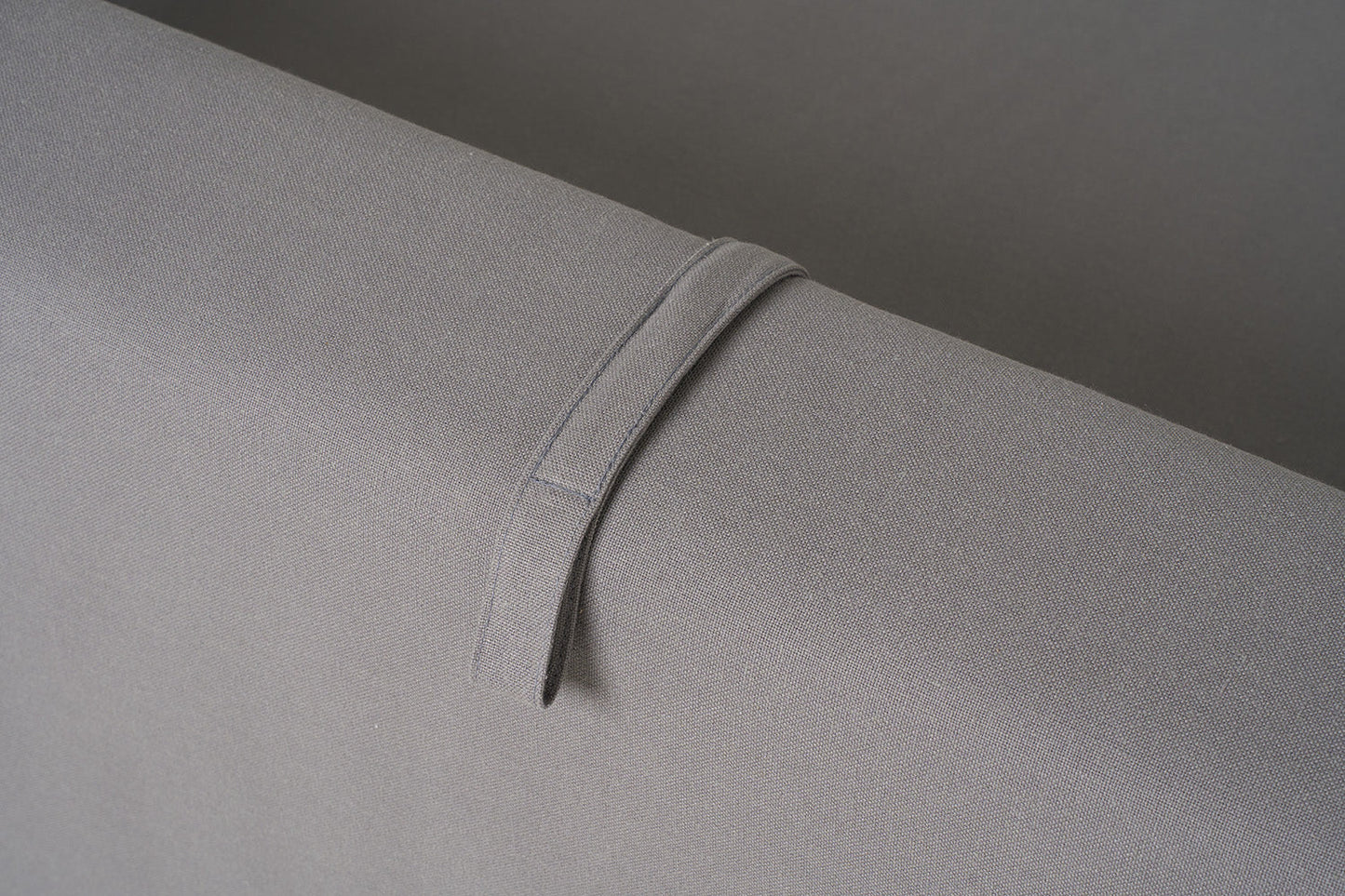 Dreisitzer-Sofa Model 12 mit Chaiselongue links