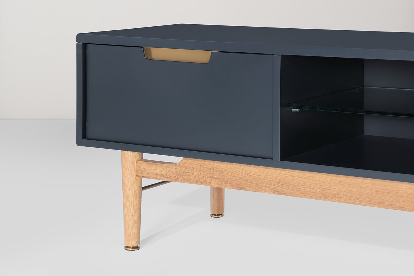 Fernsehschrank 01