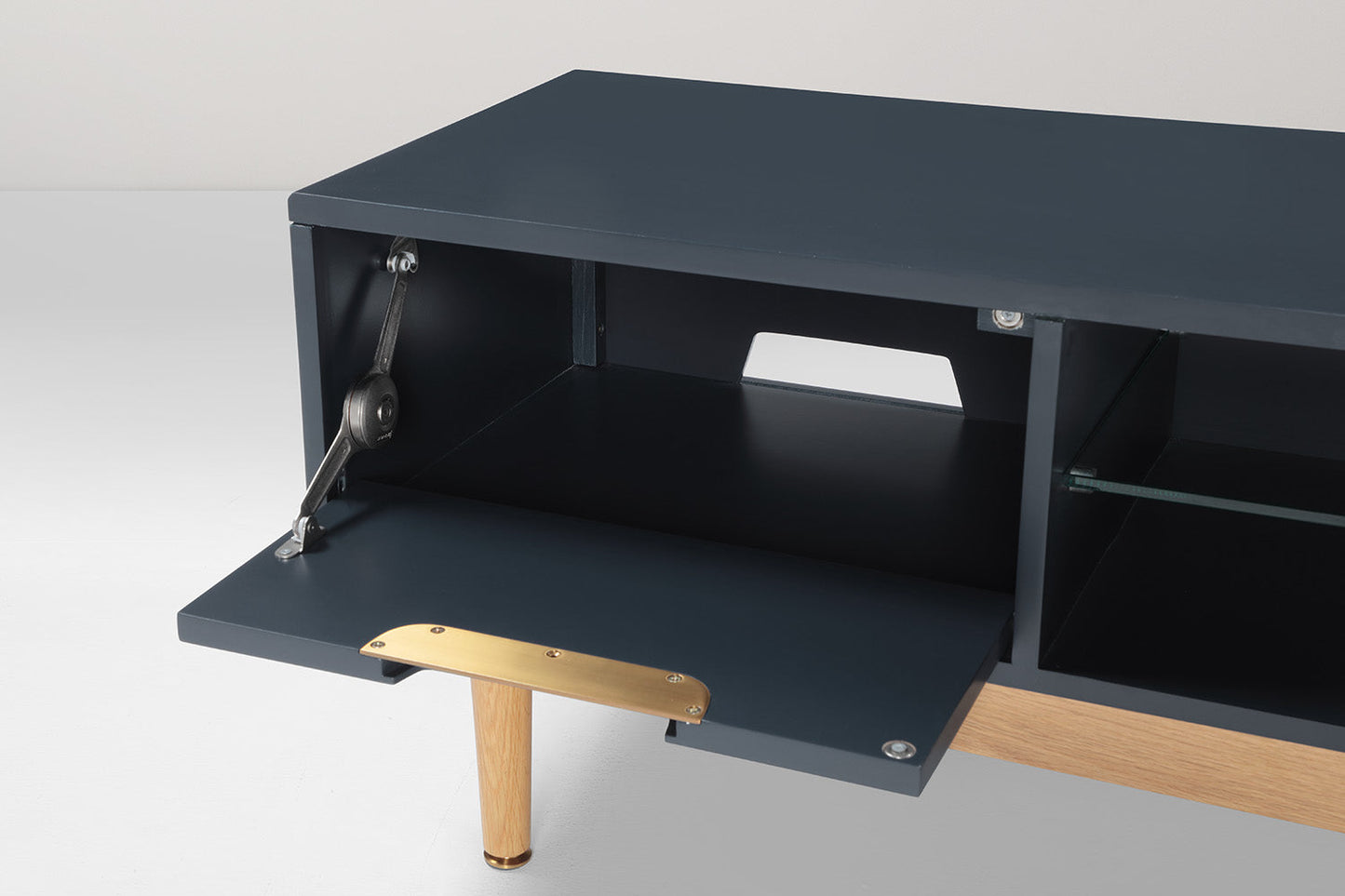 Fernsehschrank 01