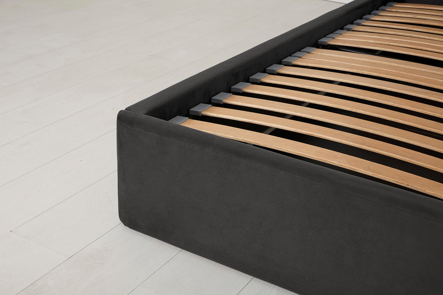 Bed 03 180cm x 200cm